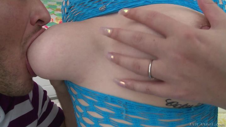 Mesmerizing Jenna Ivory reveals her pierced perky boobs